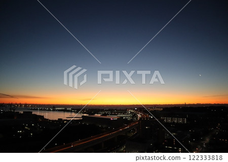The Shuto Expressway Bayshore Route at dawn 122333818