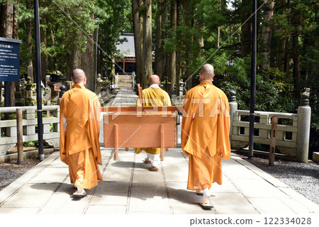 Koyasan Okunoin: Living Sacrifices Koyasan Okunoin: Living Sacrifices 122334028