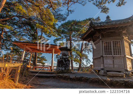 Autumn evening scenery on Oshima Island, one of the Three Most Scenic Spots of Japan (Matsushima Town, Miyagi County, Miyagi Prefecture) 122334716