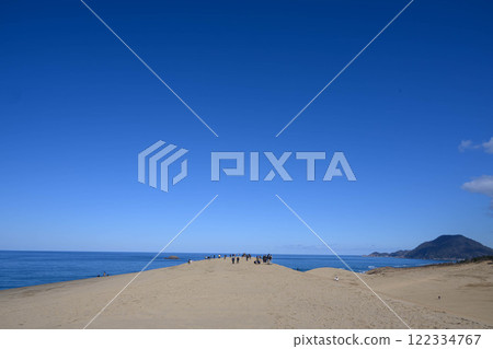 The magnificent scenery of the Tottori Sand Dunes, a tourist spot in Tottori Prefecture 122334767
