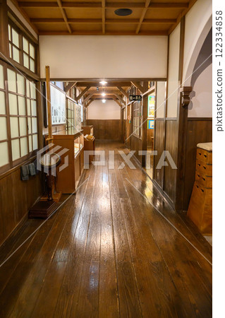 The interior and classrooms of a nostalgic elementary school 122334858