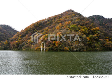 Agano River and the remains of Showa Bridge Agano River and the remains of Showa Bridge 122335052
