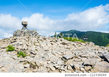 Climbing Mt. Azumaya and Mt. Nekodake in summer (the summit of Mt. Nekodake and Mt. Azumaya) Climbing Mt. Azumaya and Mt. Nekodake in summer (the summit of Mt. Nekodake and Mt. Azumaya) 122336044