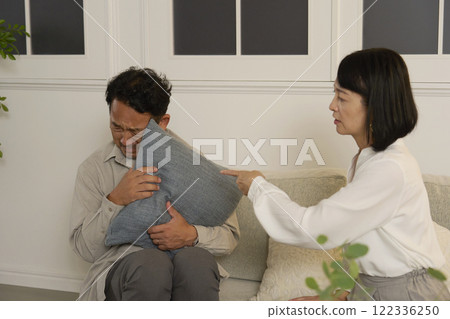 A couple of 18 years old having a marital dispute 122336250