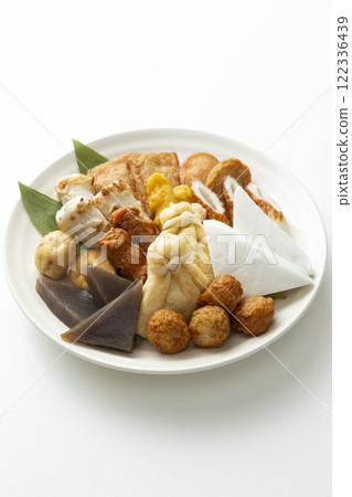 什錦關東煮成分白色背景 什錦關東煮成分白色背景 122336439