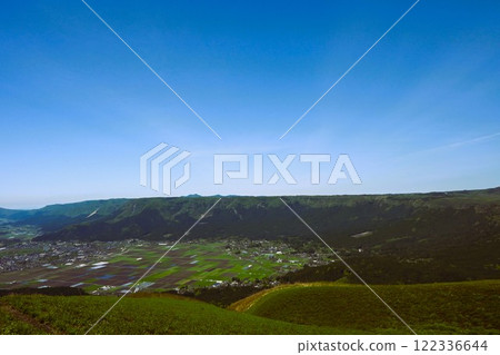The caldera of Mount Aso and the vast countryside The caldera of Mount Aso and the vast countryside 122336644