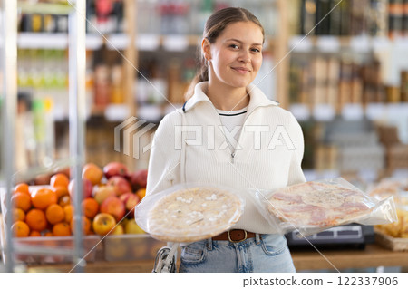 Young woman choosing pizza 122337906