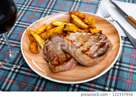 Traditional spanish grilled beef with potato 122337956