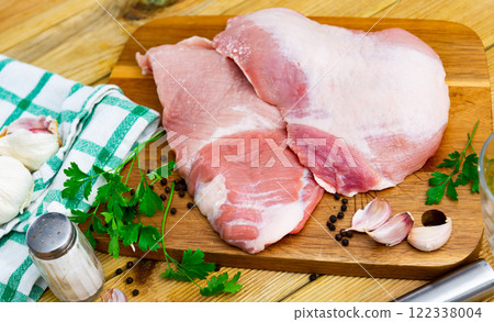 Raw slice pork secret and parsley, special butcher cut 122338004