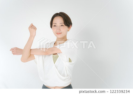 女人伸展 122339234