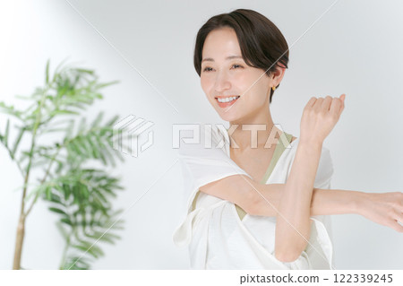 Women stretching Women stretching 122339245