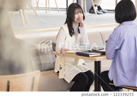 Young woman having a meeting in a stylish cafe Cafe space Young woman having a meeting in a stylish cafe Cafe space 122339255