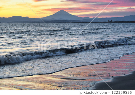 Enoshima: Evening view of Katase Nishihama Beach and Mt. Fuji (Fujisawa City, Kanagawa Prefecture) Enoshima: Evening view of Katase Nishihama Beach and Mt. Fuji (Fujisawa City, Kanagawa Prefecture) 122339556