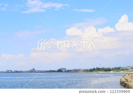 Refreshing blue sky and the sea 122339909