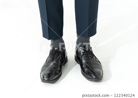 Suit length, businessmen, grooming 122340124