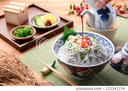 在米飯上炒香菇 122341154