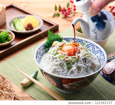 在米飯上炒香菇 在米飯上炒香菇 122341157