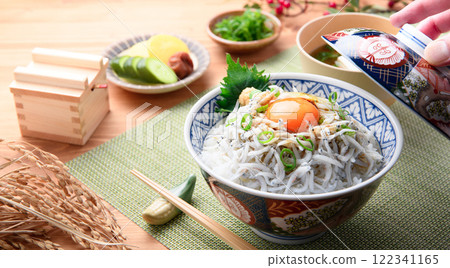 Pot-fried shiitake on rice 122341165