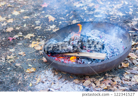 田間烤地瓜、灰、木炭 122341527