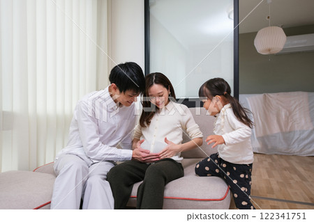 Husband and child touching the belly of his pregnant wife 122341751