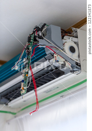 Air conditioner cleaning House cleaning Air conditioner cleaning House cleaning 122341873