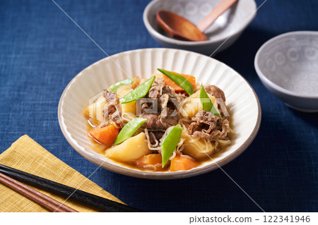 用牛肉做的基本肉和土豆 122341946