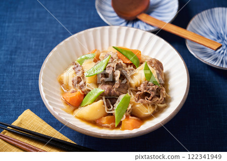 用牛肉做的基本肉和土豆 122341949