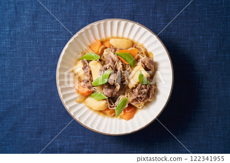 用牛肉做的基本肉和土豆 122341955