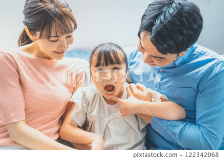 9 year old showing his lower teeth 9 year old showing his lower teeth 122342068