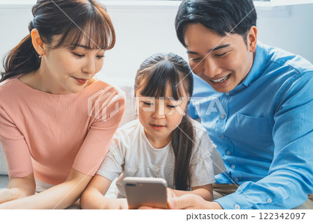 3 people family 122342097