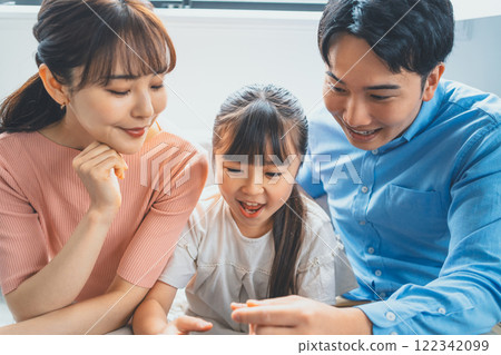 3 people family 122342099