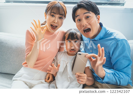Elementary school students and social media troubles Elementary school students and social media troubles 122342107