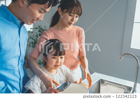 Helping kids cook 122342123