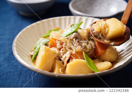 使用豬肉的基本肉和馬鈴薯 使用豬肉的基本肉和馬鈴薯 122342386