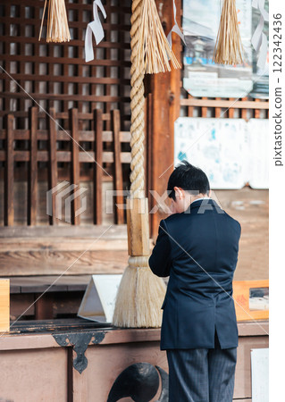 男學生祈禱成功 男學生祈禱成功 122342436