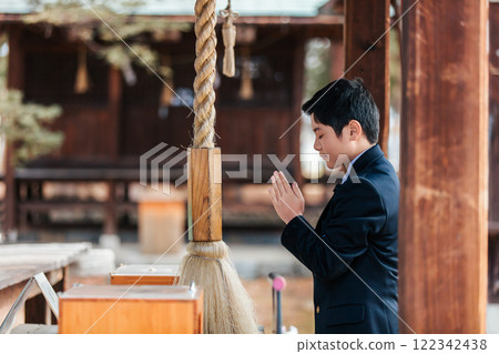 男學生祈禱成功 122342438