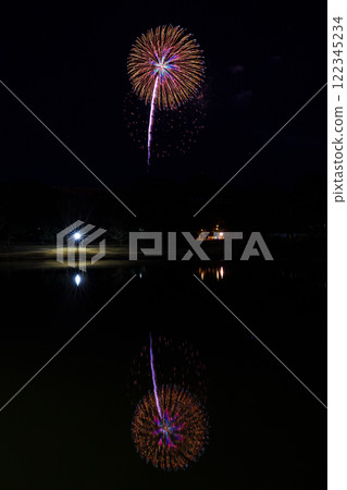 2025 年 1 月 奈良傳統活動若草山山燒 標誌著山燒開始的煙火 ⑤ 122345234