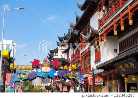 Yuyuan Shopping Mall, a tourist attraction in Shanghai, China Yuyuan Shopping Mall, a tourist attraction in Shanghai, China 122346295