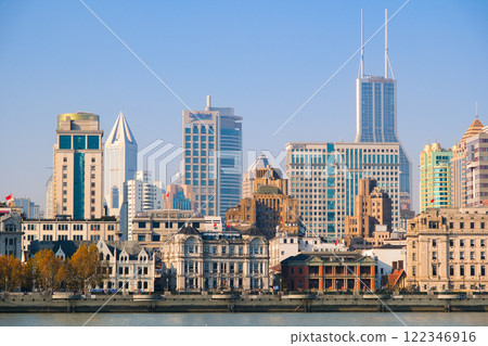 Shanghai, China, cityscape of the Huangpu River and the Bund 122346916