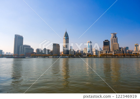 Shanghai, China, cityscape of the Huangpu River and the Bund 122346919