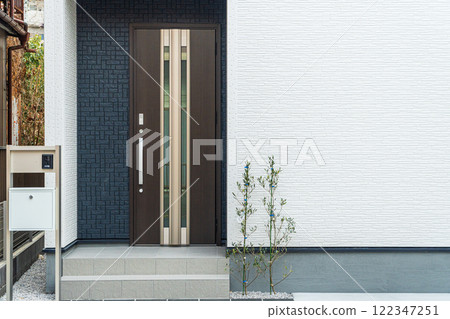 The entrance of a newly built house 122347251