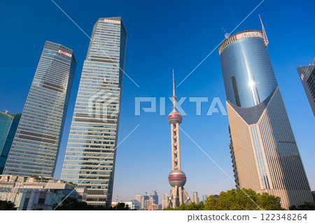 中國上海浦東新區陸家嘴的摩天大樓 122348264