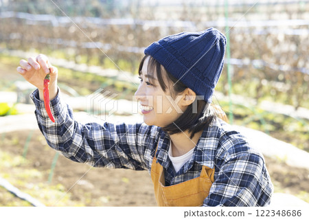 Woman with chili pepper 122348686