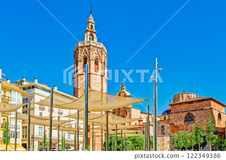 Queen's Square and Valencia Cathedral. 122349386