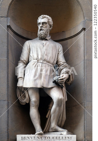 Benvenuto Cellini, statue in the Niches of the Uffizi Colonnade. The first half of the 19th Century they were occupied by 28 statues of famous people in Florence, Italy Benvenuto Cellini, statue in the Niches of the Uffizi Colonnade. The first half of the 19th Century they were occupied by 28 statues of famous people in Florence, Italy 122350540