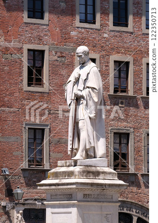 Giuseppe Garibaldi statue by Urbano Lucchesi in Lucca, Italy Giuseppe Garibaldi statue by Urbano Lucchesi in Lucca, Italy 122350713