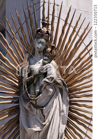 Virgin Mary with baby Jesus, statue on the corner of the facade of the San Michele in Foro Church in Lucca, Italy Virgin Mary with baby Jesus, statue on the corner of the facade of the San Michele in Foro Church in Lucca, Italy 122350715