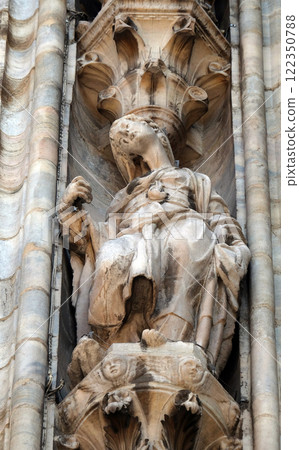 Statue of Saint on the facade of the Milan Cathedral, Duomo di Santa Maria Nascente, Milan, Lombardy, Italy 122350788