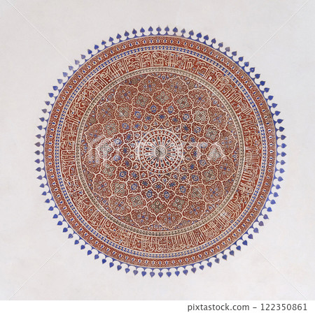 Detail of the ceiling in Isa Khan's Tomb. Humayun's Tomb complex, Delhi, India 122350861