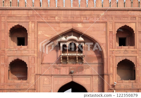 Spectacular architecture of the Great Friday Mosque (Jama Masjid) in Delhi, India 122350879